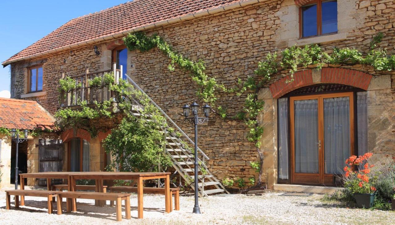 Les Tours De Bombel Bed & Breakfast Saint-Amand-de-Coly Exterior photo